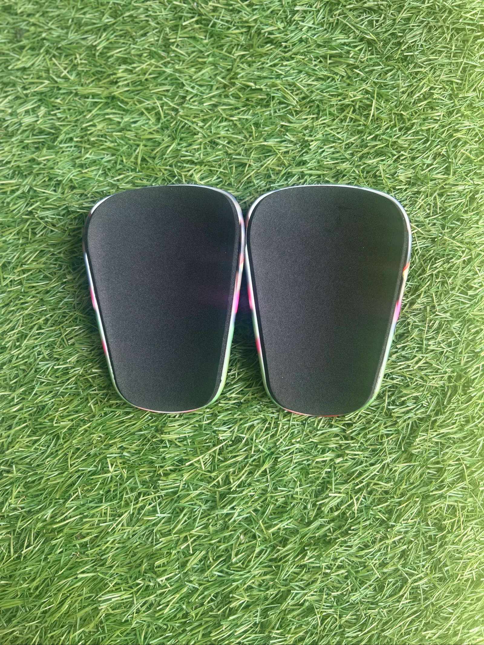 Football shin guard – photo 2
